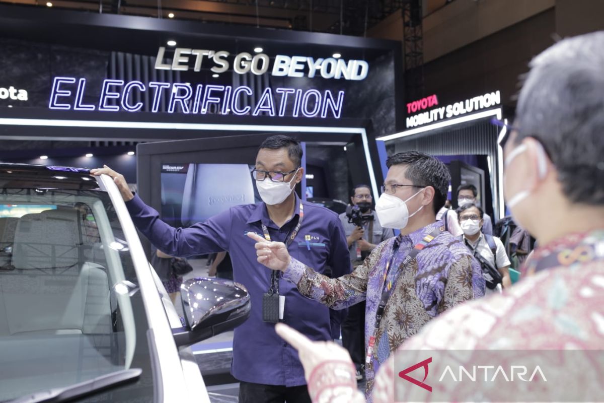 PLN dukung Toyota kembangkan kendaraan listrik di Indonesia
