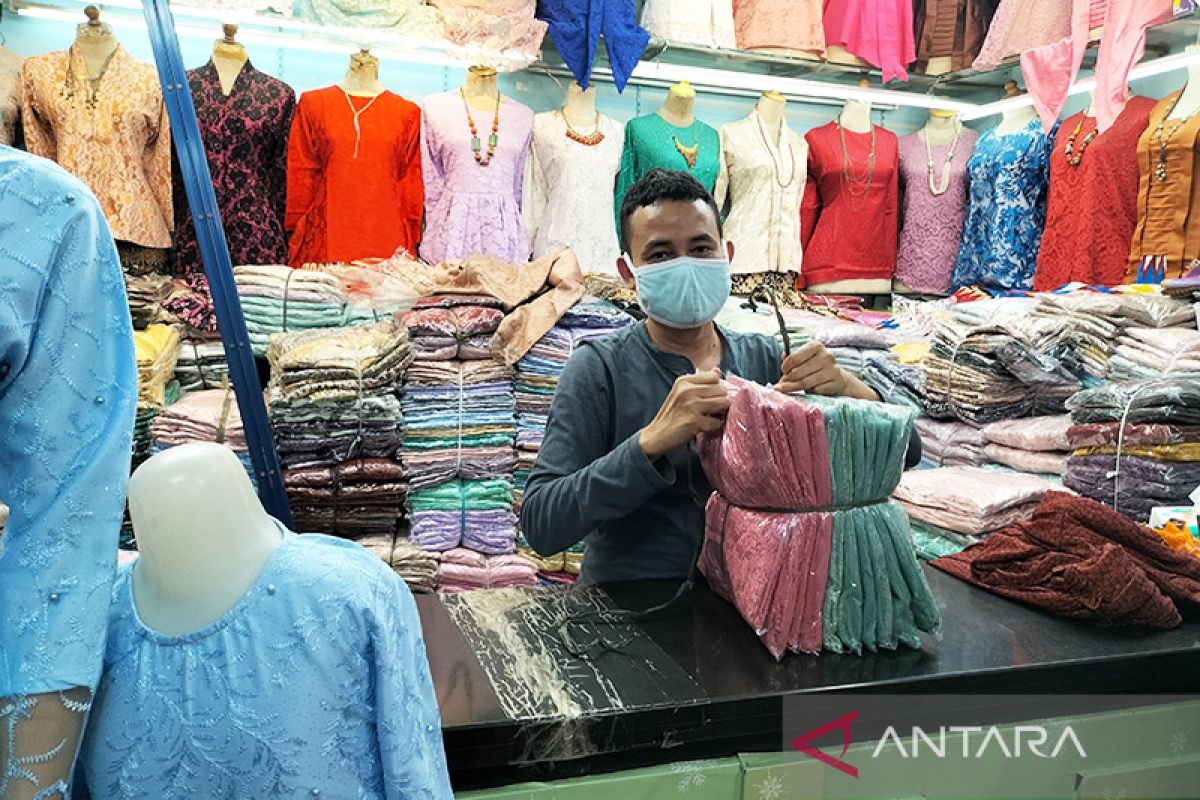 Tanah Abang ramai, pedagang khawatir kasus COVID-19 meningkat