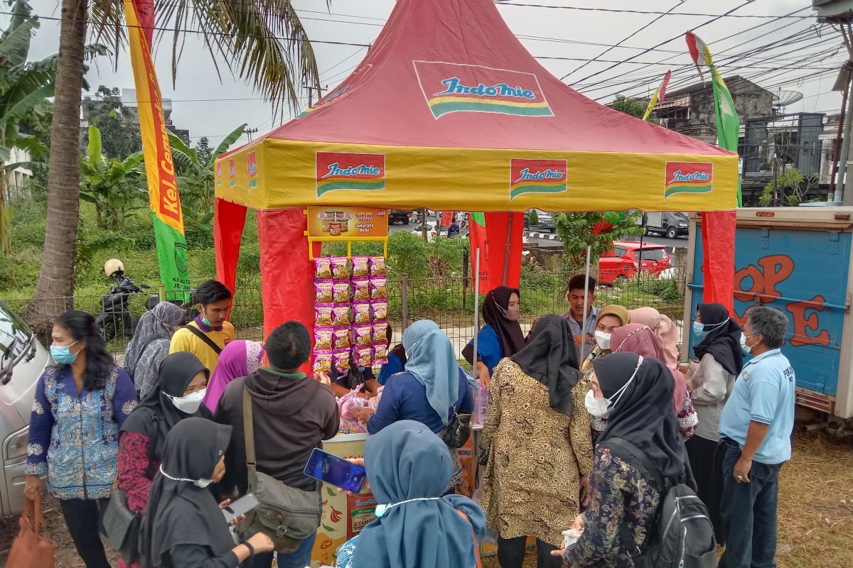 Warga Cempaka Putih Jambi antusias belanja dipasar murah