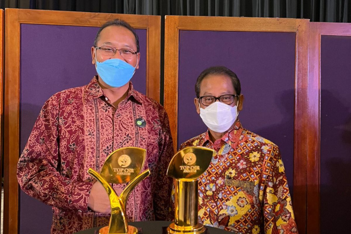 Komitmen TJSL PKT raih dua penghargaan TOP CSR Awards 2022
