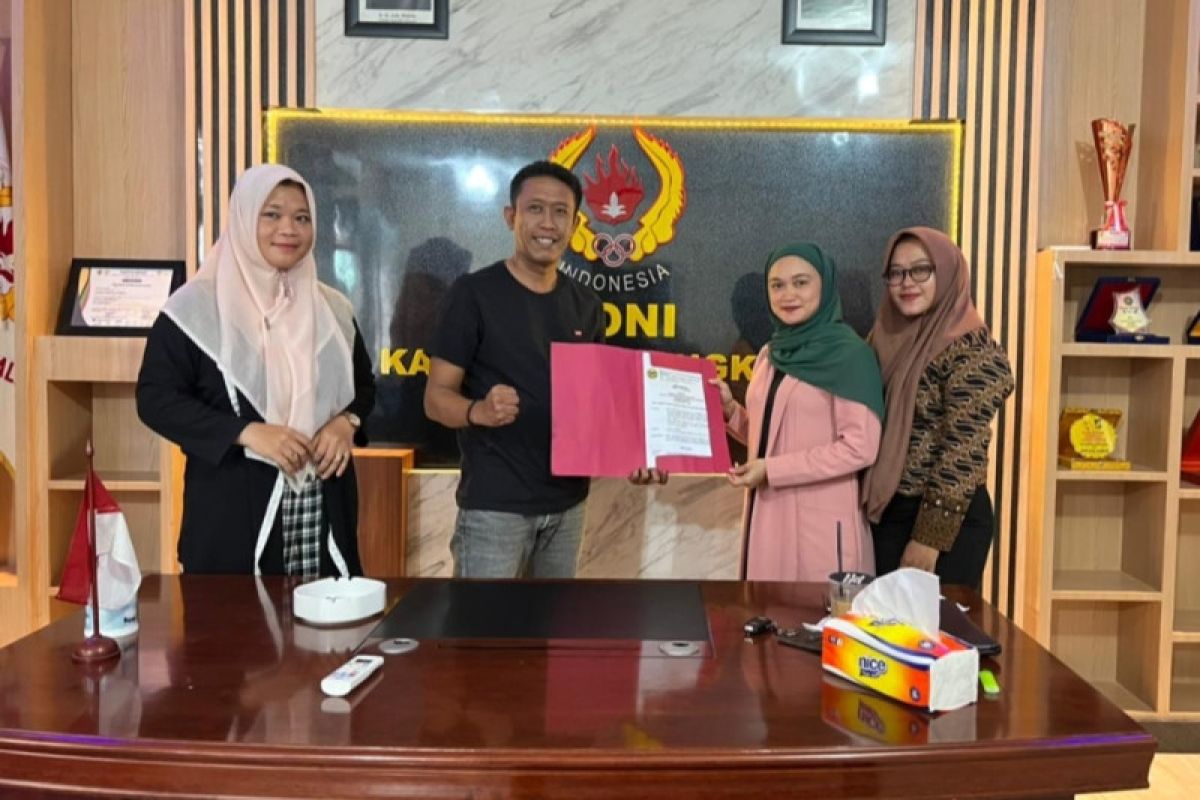 KONI Bengkalis terima SK Pengkab Perwosi
