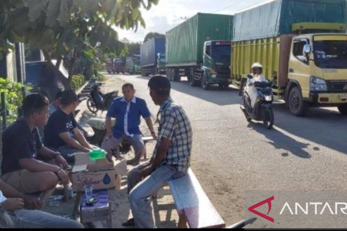 Dishub Siak tilang truk ODOL di jalan menuju Pelindo Perawang