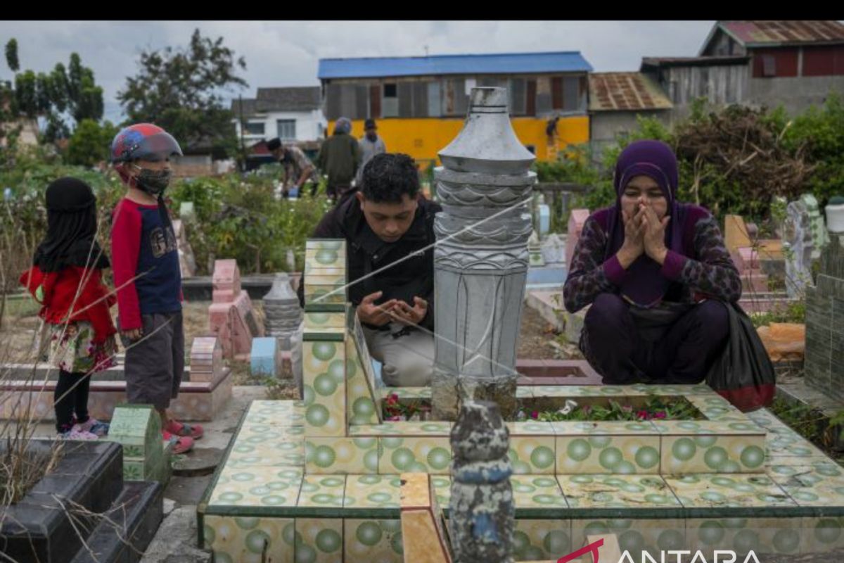 Pemakaman di Kota Palu  ramai peziarah jelang Ramadhan