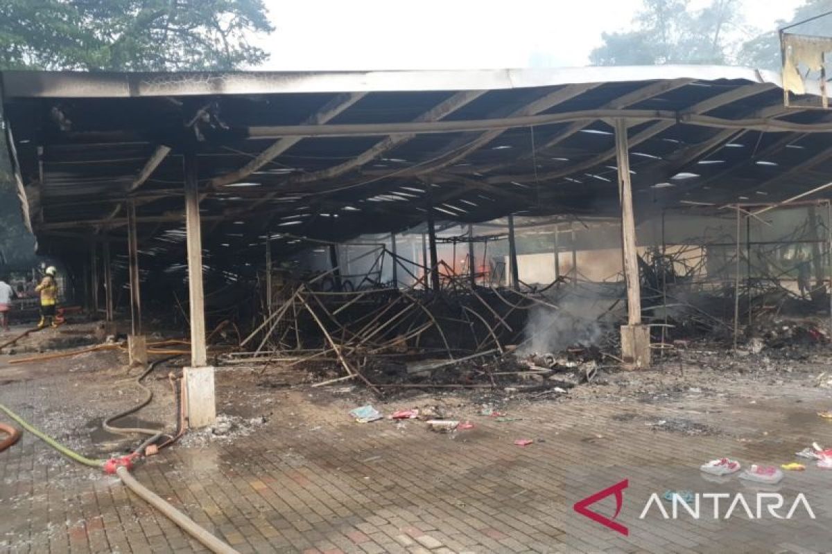 Kebakaran hanguskan 172 kios Lenggang Jakarta di kawasan Monas