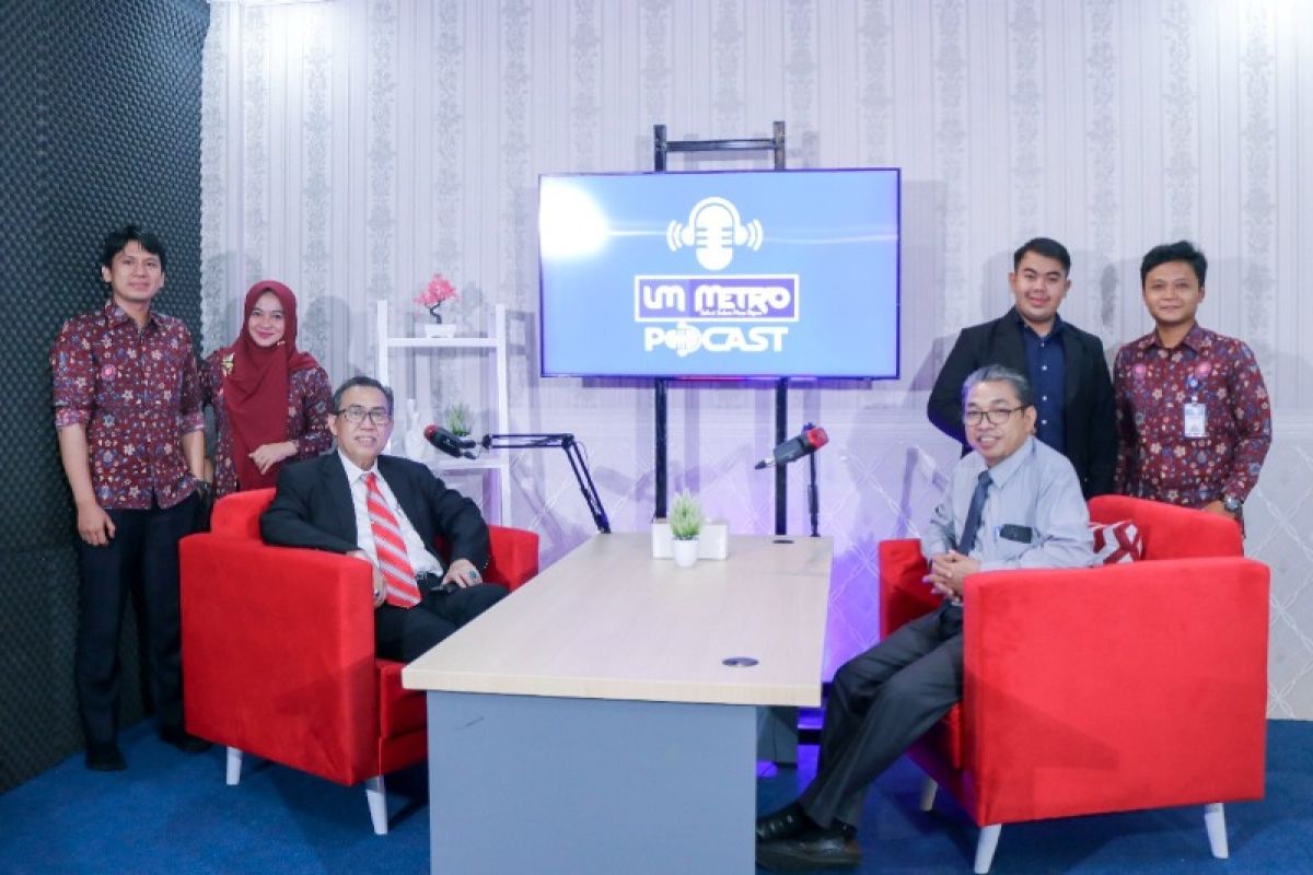 Resmikan Podcast Studio UM Metro, Prof. Edy jadi narasumber pertama