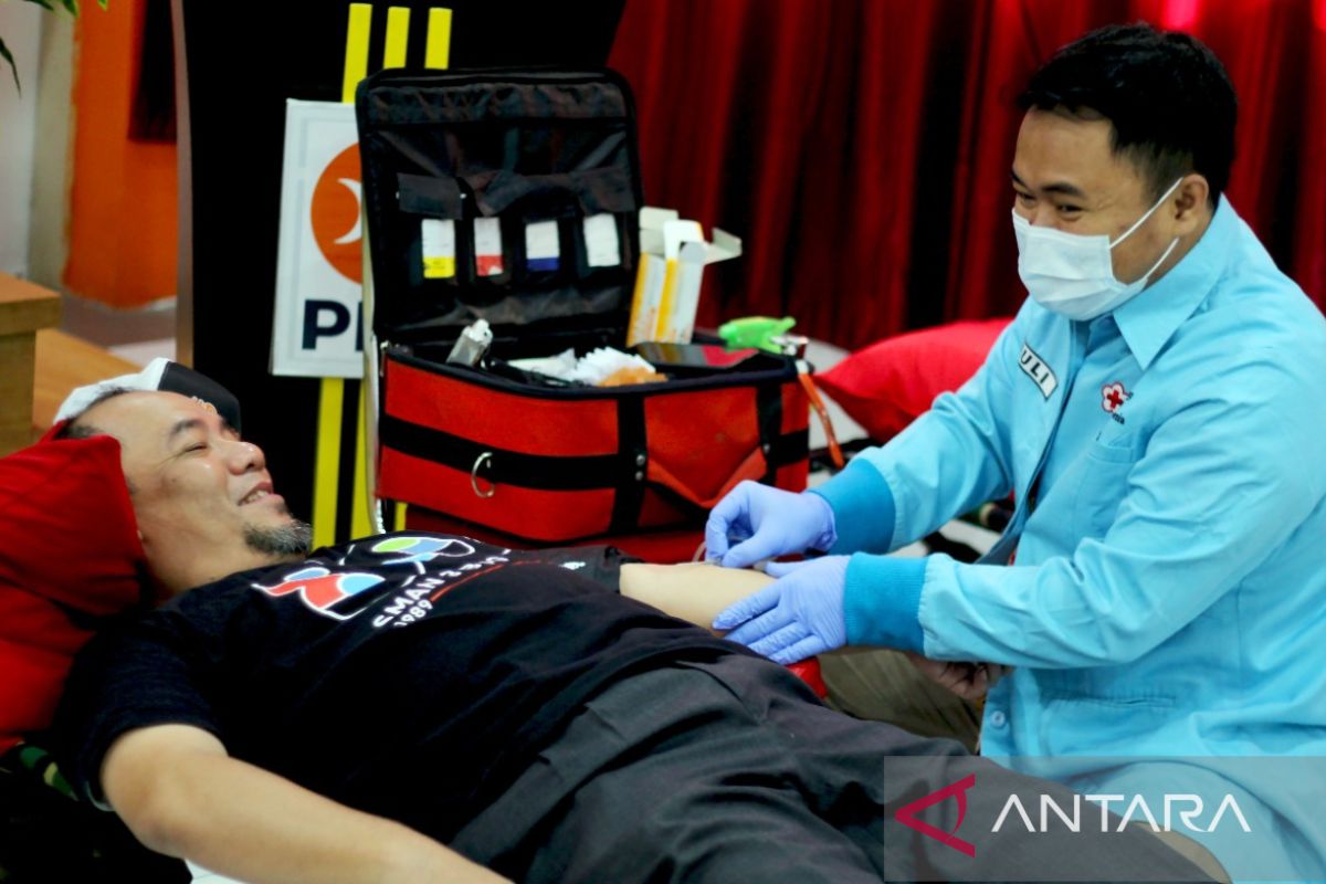 PKS Kota Bekasi gelar donor darah dan pemeriksaan kesehatan gratis kepada warga