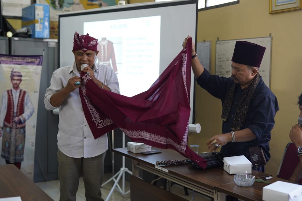 Pemkab Kediri ingin produksi pakaian khas daerah libatkan UMKM lokal