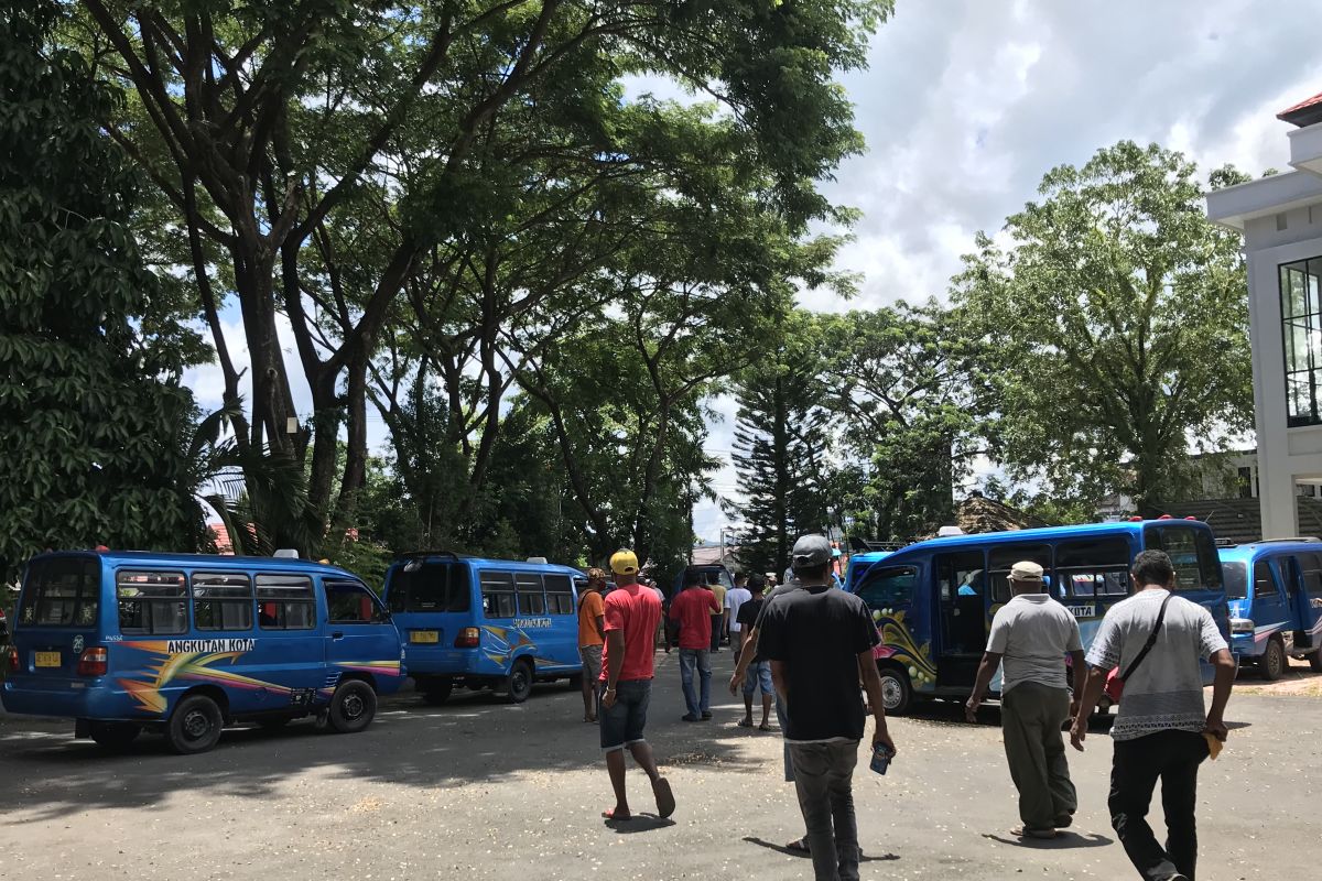Supir angkot Passo datangi DPRD Kota Ambon karena Pertalite langka, kebijakan jangan meresahkan