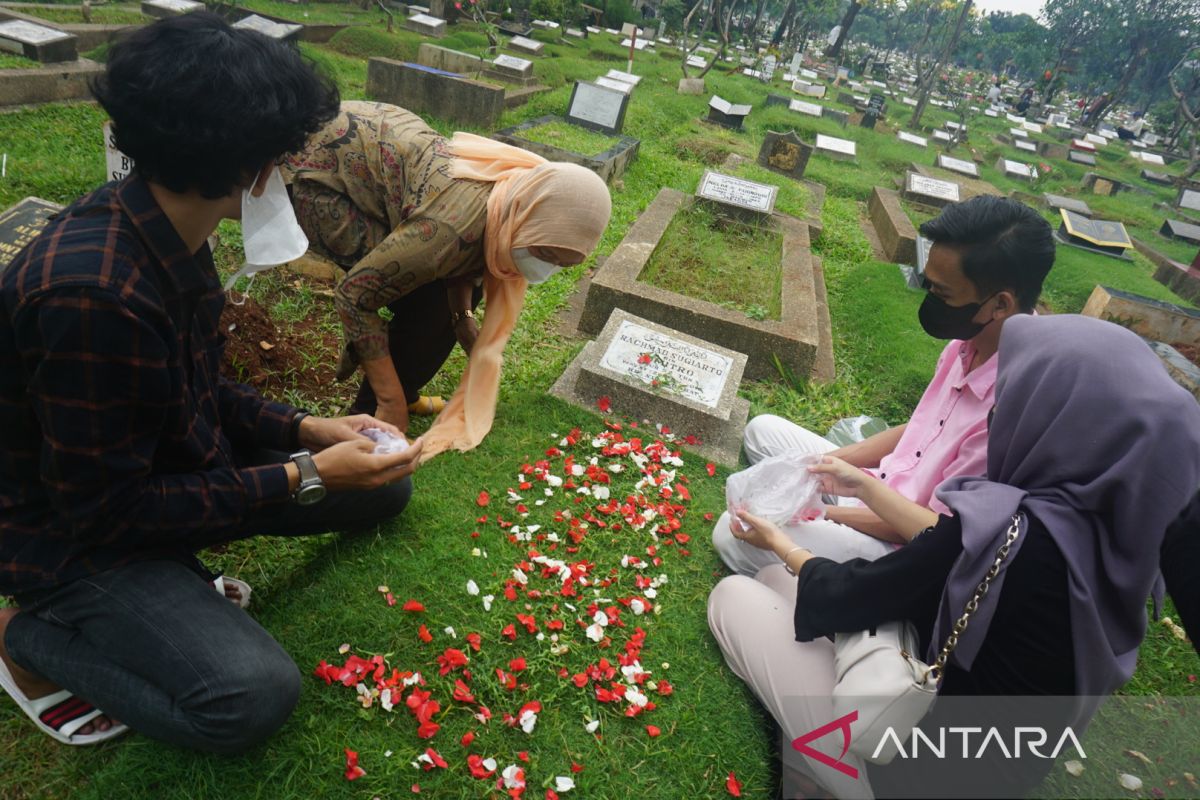Pedagang bunga TPU Karet Bivak meraup berkah jelang Ramadhan