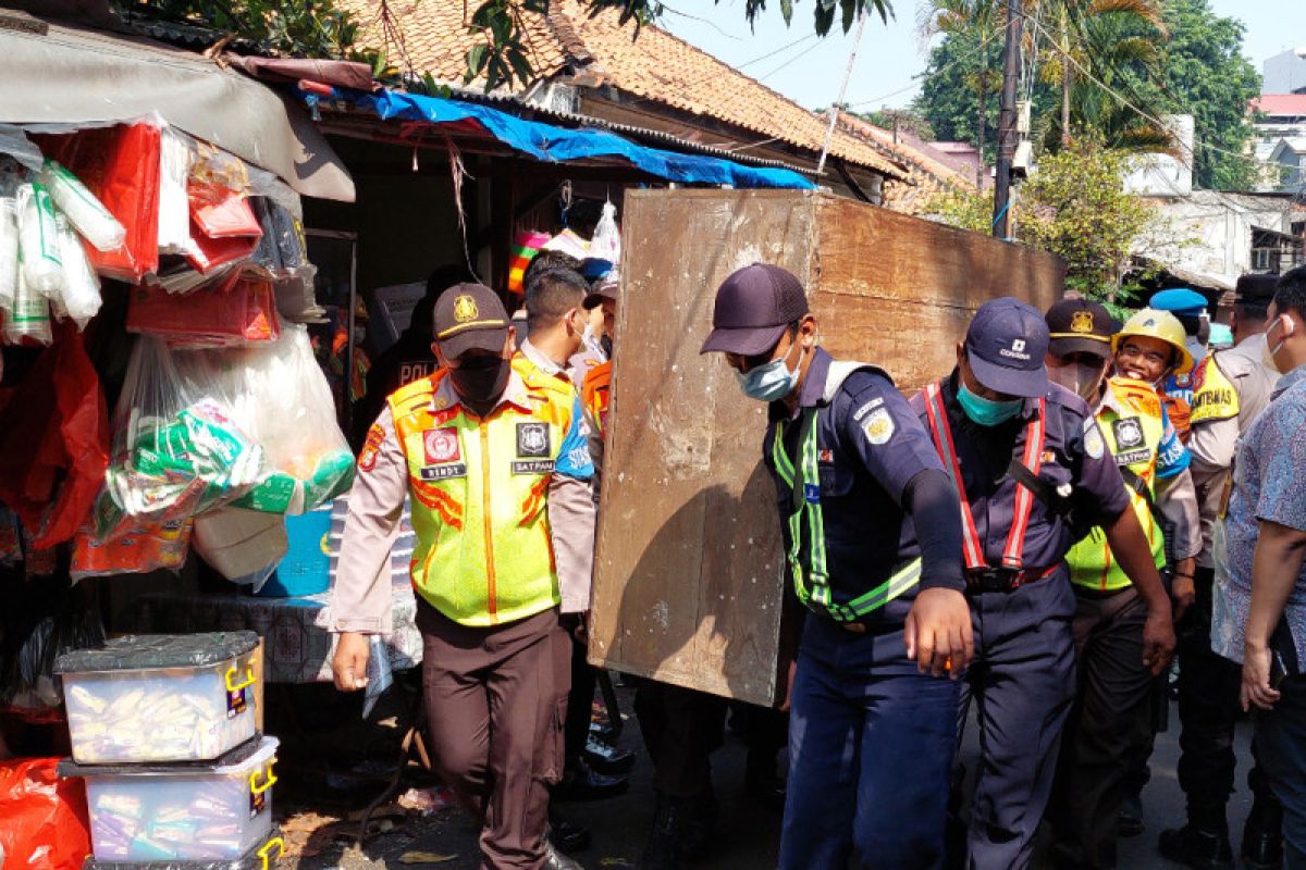 KAI Daop 1 Jakarta tertibkan rumah perusahaan yang ditempati ilegal