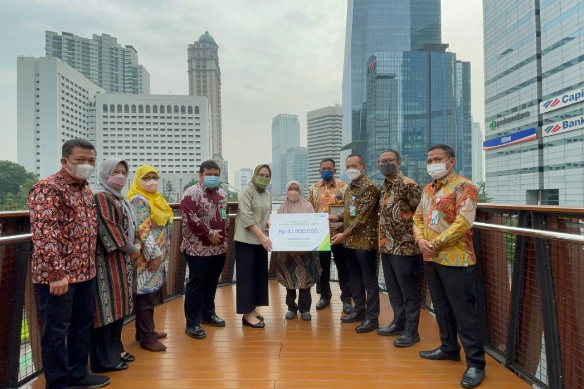 Dirjen Nakes serahkan santunan JKM di JPO Pinisi Jakarta