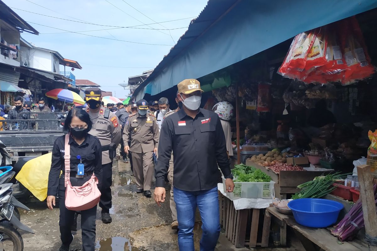 Wabup Kapuas Hulu ingatkan pedagang tak jual barang kadaluarsa