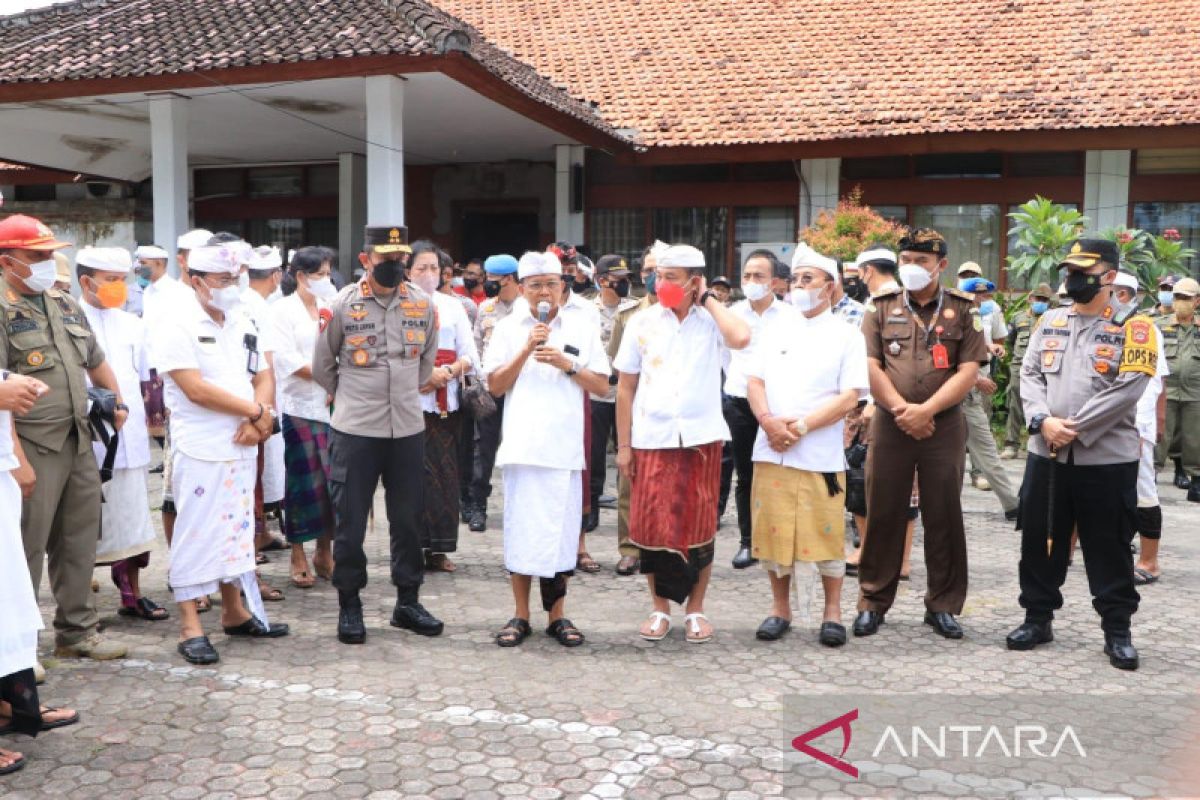 Gubernur Bali minta Satpol PP-polisi tindak tegas penjual arak gula