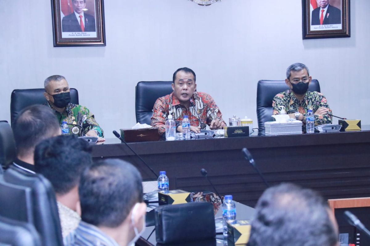 Pemkot Medan segera tertibkan papan reklame tanpa izin