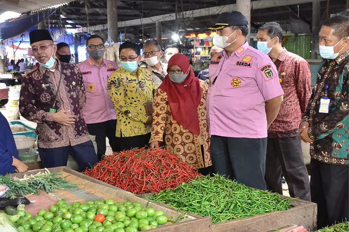 Sekda Tebo cek harga kebutuhan pokok di Pasar Tanjung Bungur
