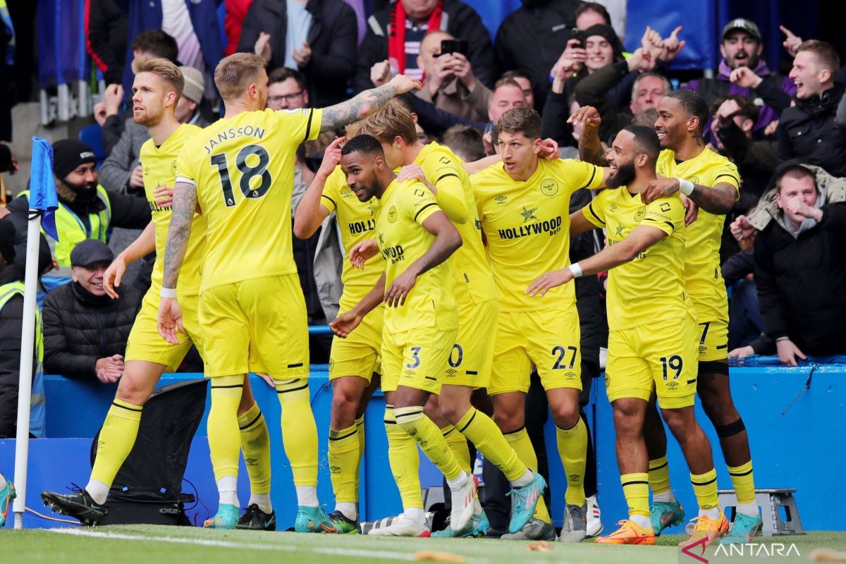Brentford permalukan Chelsea 4-1 di Stamford Bridge