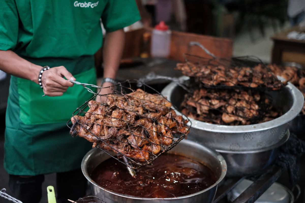 MotoGP Bawa Berkah, Ayam Bakar Taliwang Khas Pak Udin Terjual 400 Ekor Sehari