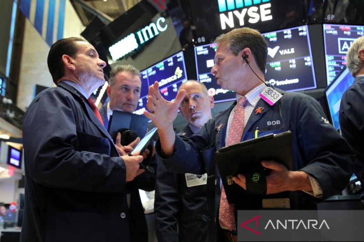 Wall Street beragam, Indeks Nasdaq jatuh 144,64 poin