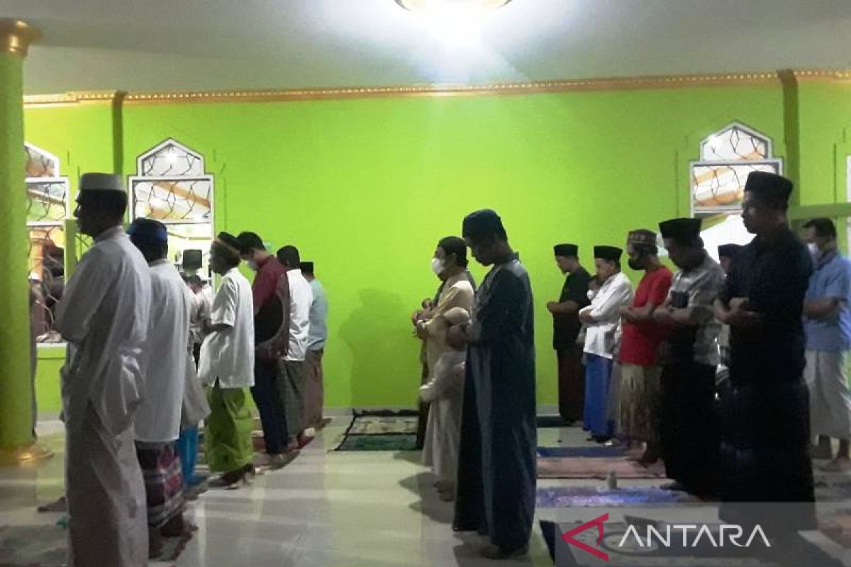 Umat Islam Biak padati masjid Shalat Tarawih sambut Ramadhan