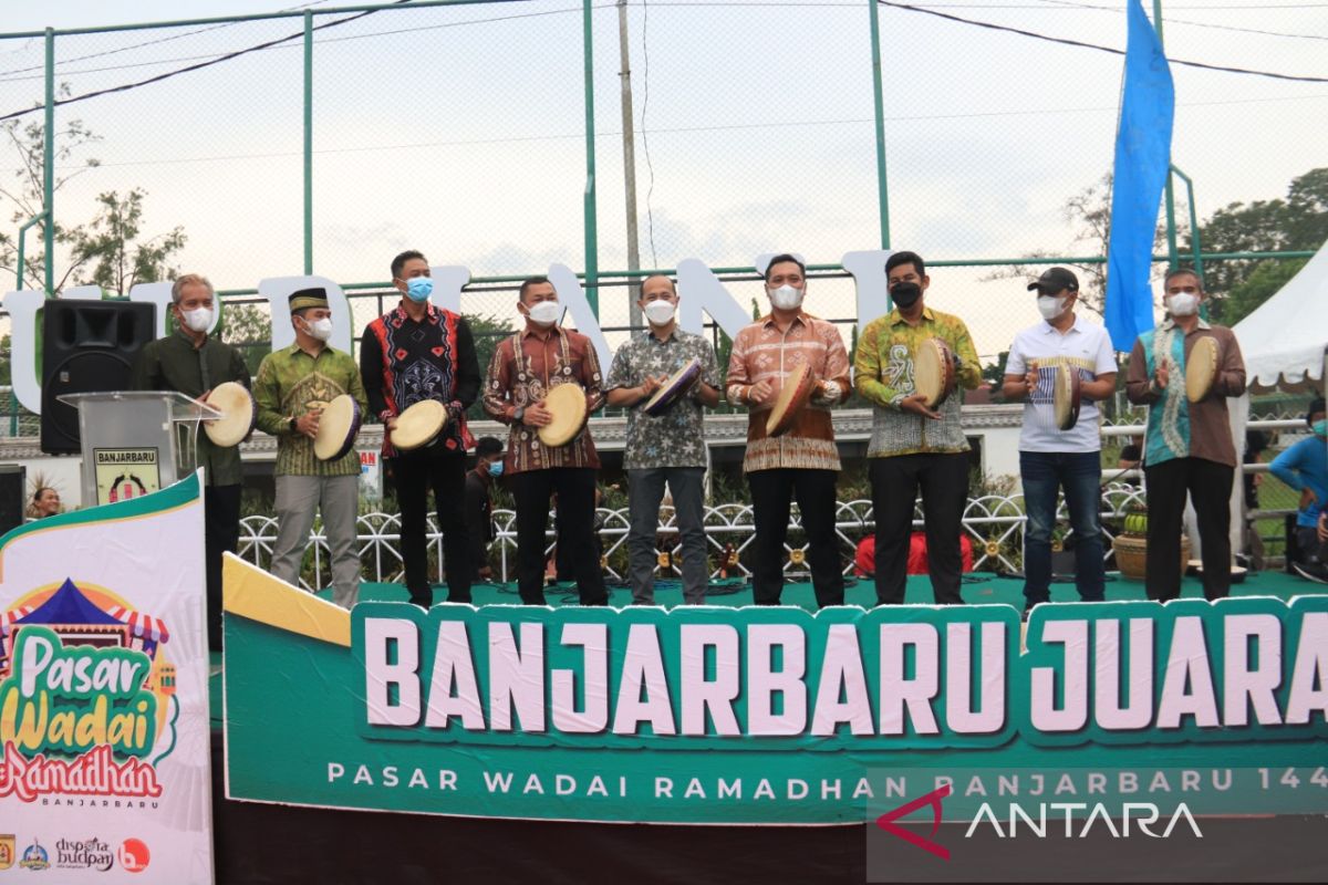 Wali Kota Banjarbaru buka Pasar Wadai Ramadhan