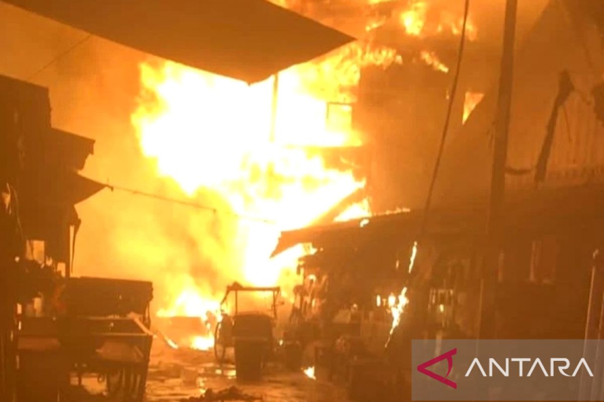 Kebakaran hebat hancurkan puluhan rumah Kampung Nelayan di Sumsel