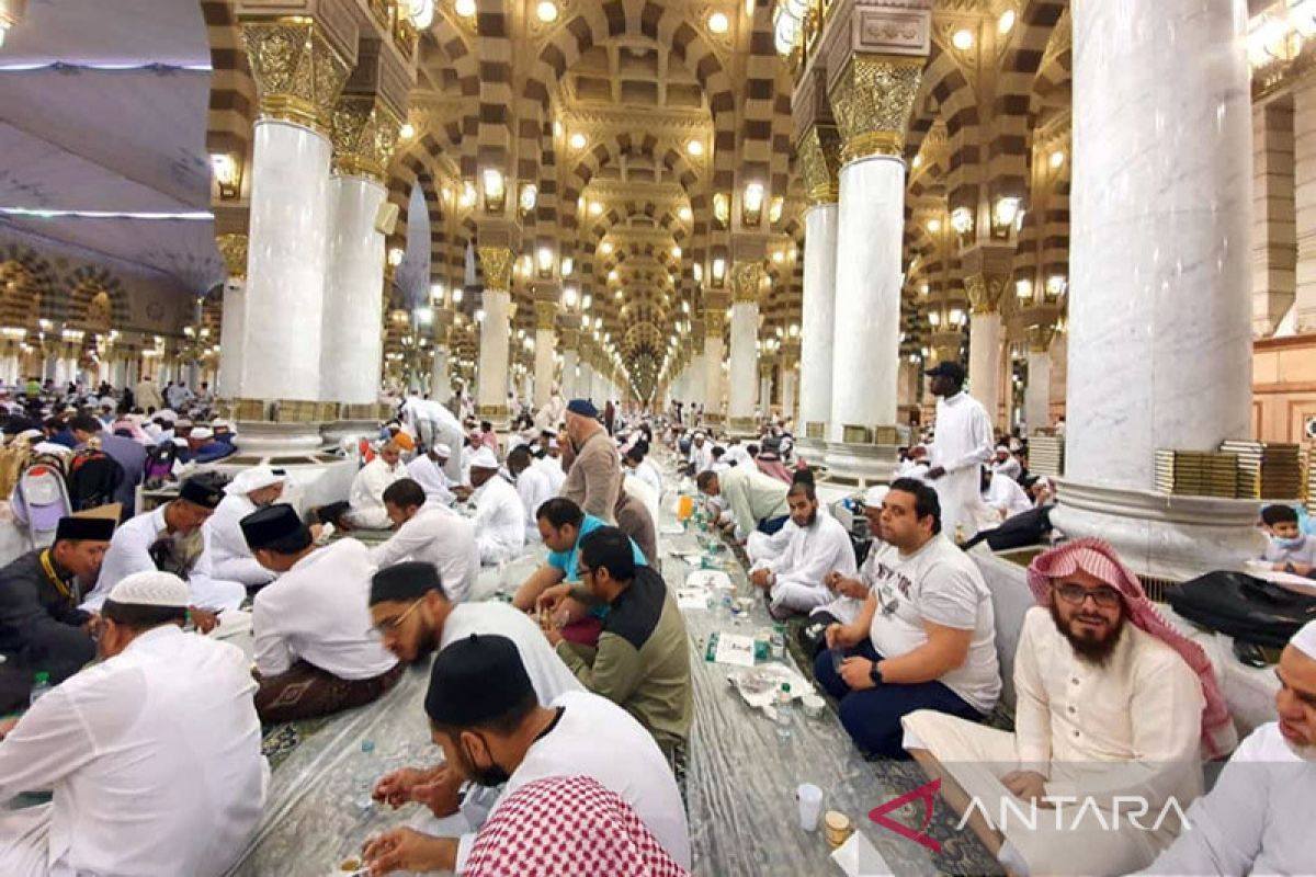 Ramadhan di Madinah, masjid penuh hingga berbuka puasa tanpa ngobrol