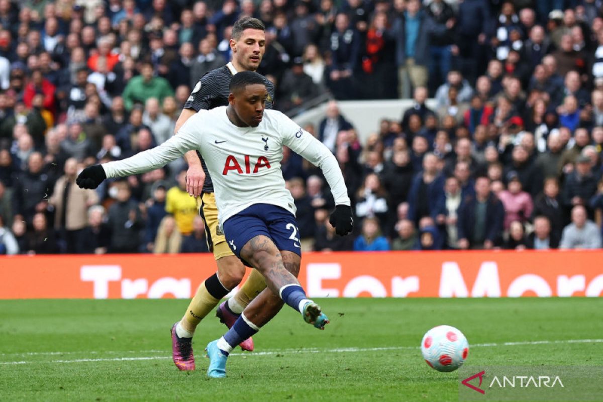 Ajax rekrut Bergwijn dari Hotspur