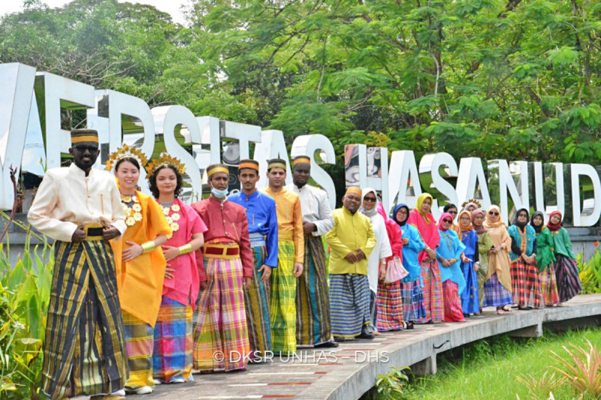 Mahasiswa asing Unhas turut meriahkan Hari Kebudayaan Makassar