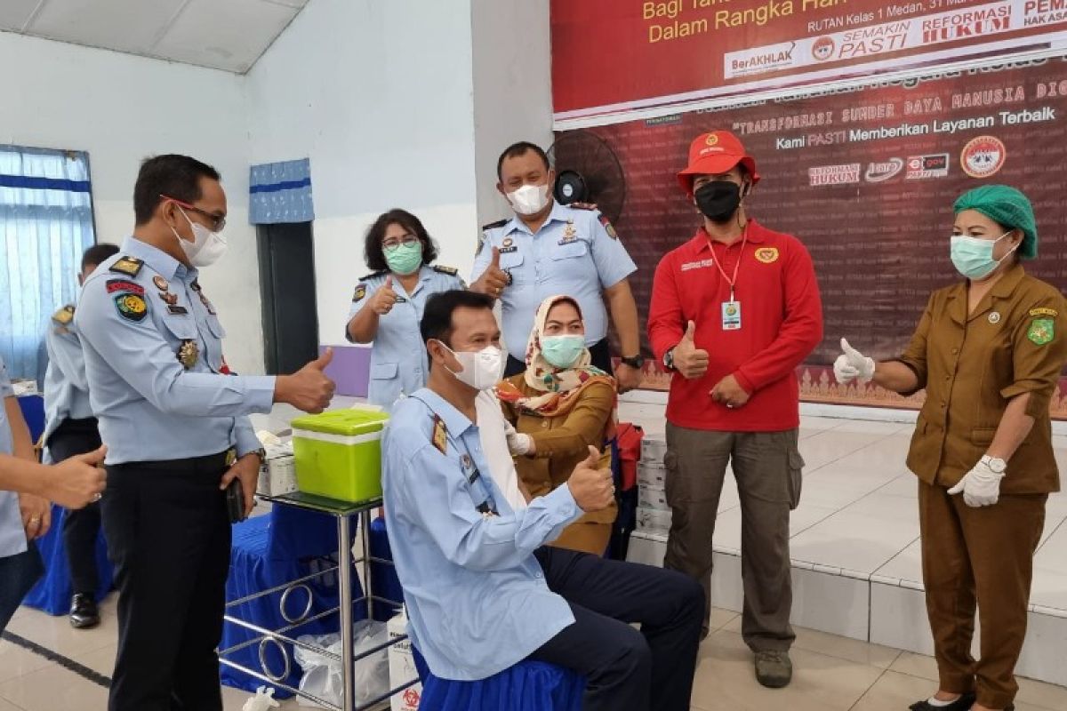 Binda  Sumut vaksinasi warga binaan Rutan Kelas I Medan