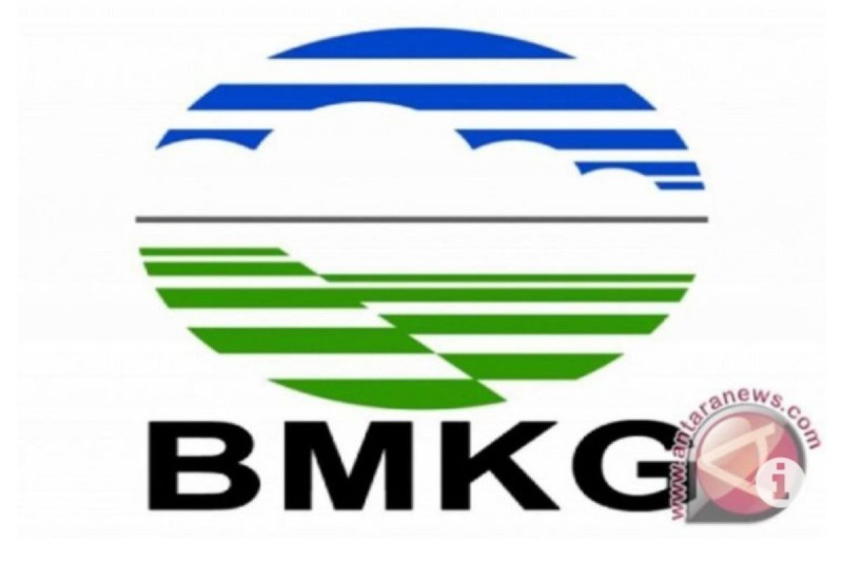 BMKG ingatkan warga waspada hujan disertai angin kencang di Sumut