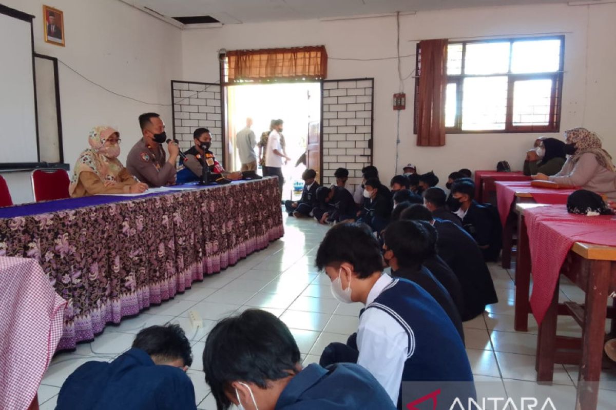 Polisi berikan pembinaan kepada pelajar dan orang tua cegah tawuran di Kota Sukabumi