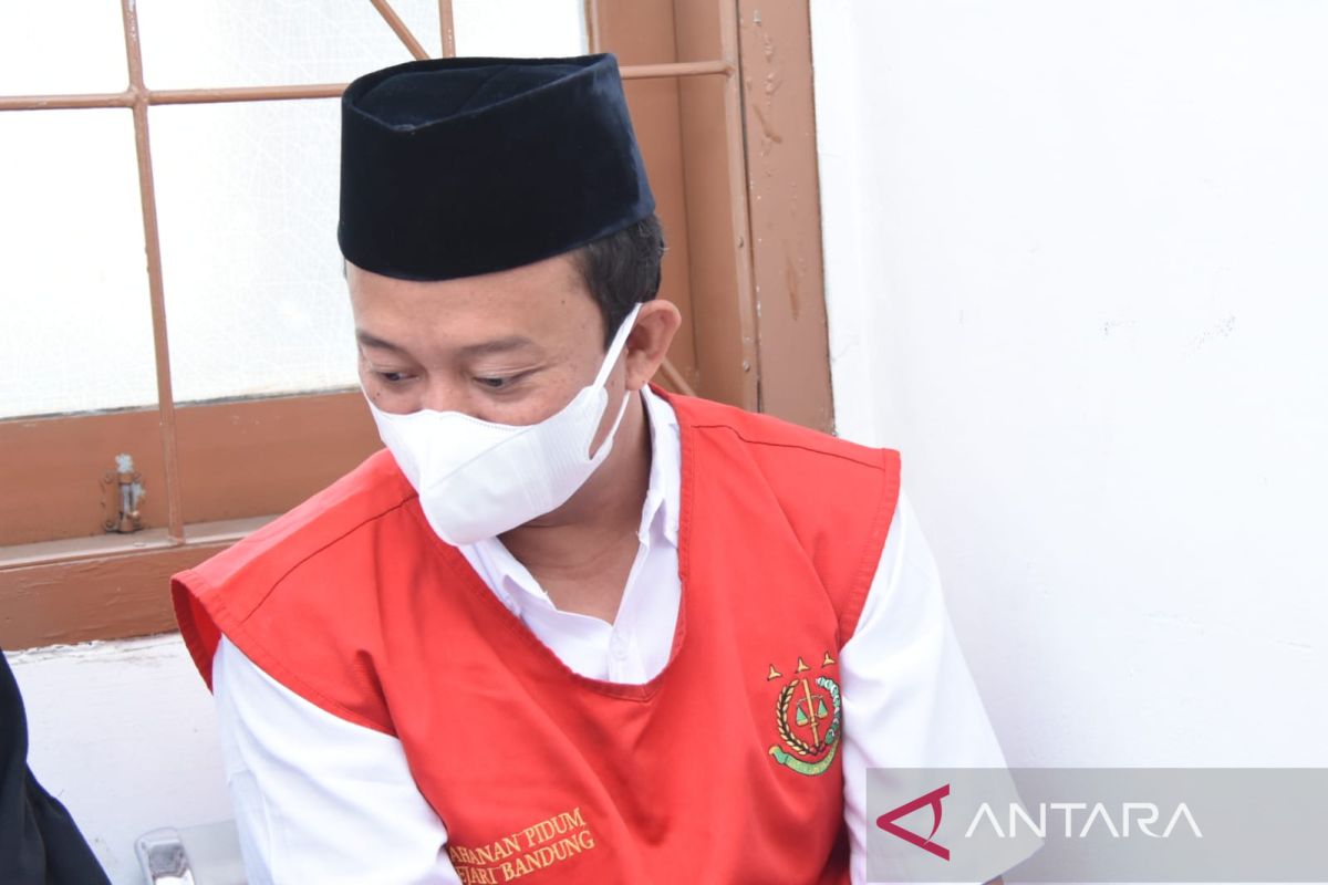 Hakim kabulkan vonis mati Herry Wirawan pelaku pemerkosa 13 santriwati