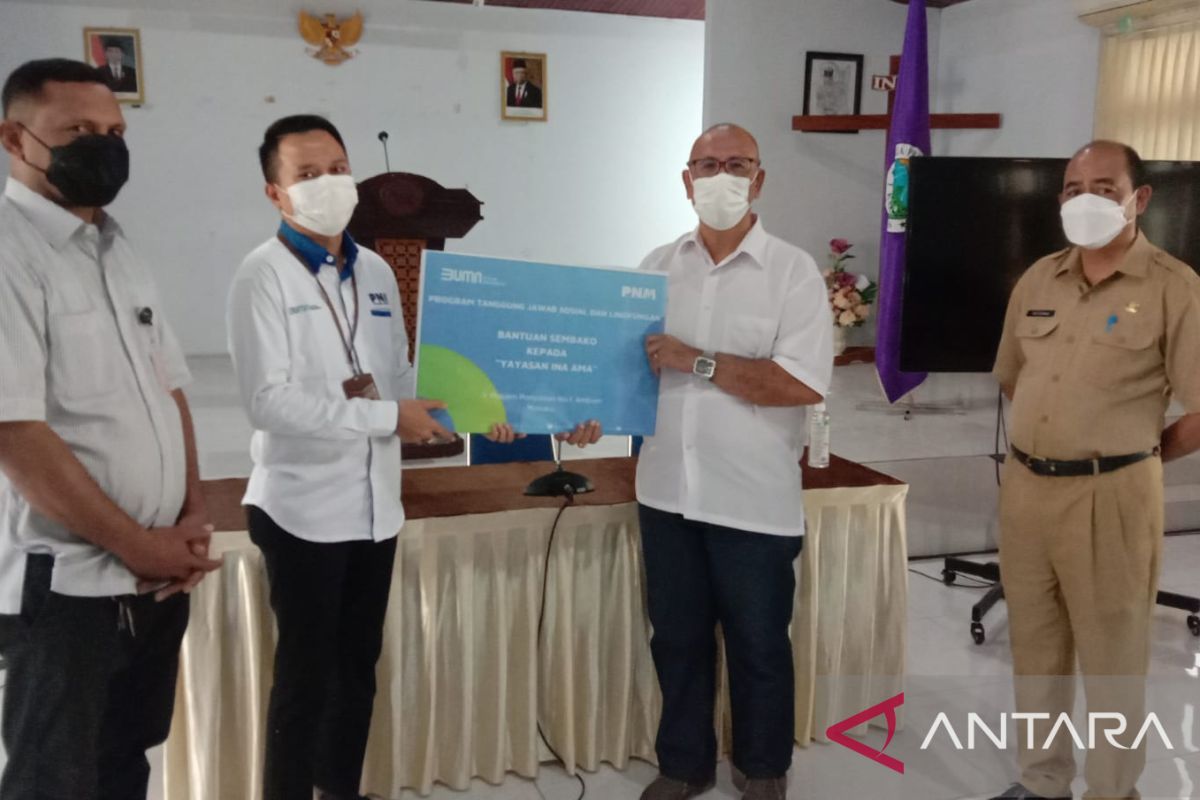 PNM Ambon salurkan bantuan sembako Rp405 juta bagi Yayasan Ina Ama