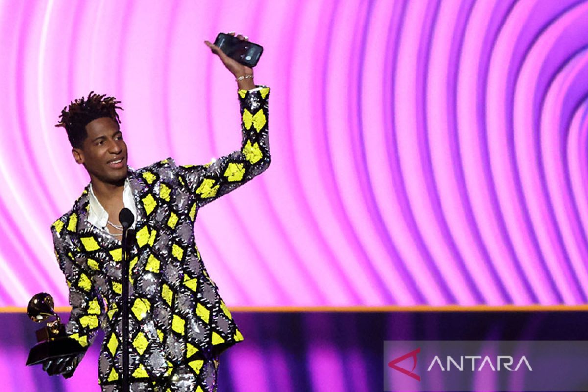 Jon Batiste raih empat penghargaan Grammy