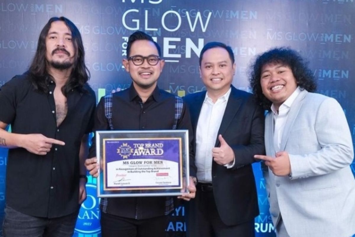 MS Glow for men sabet penghargaan top brand award