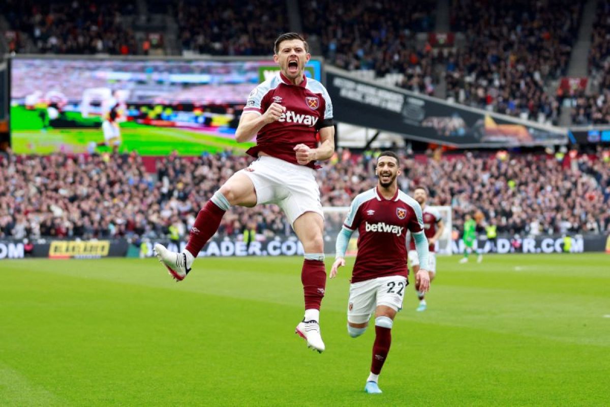 West Ham tundukkan 10 pemain Everton 2-1