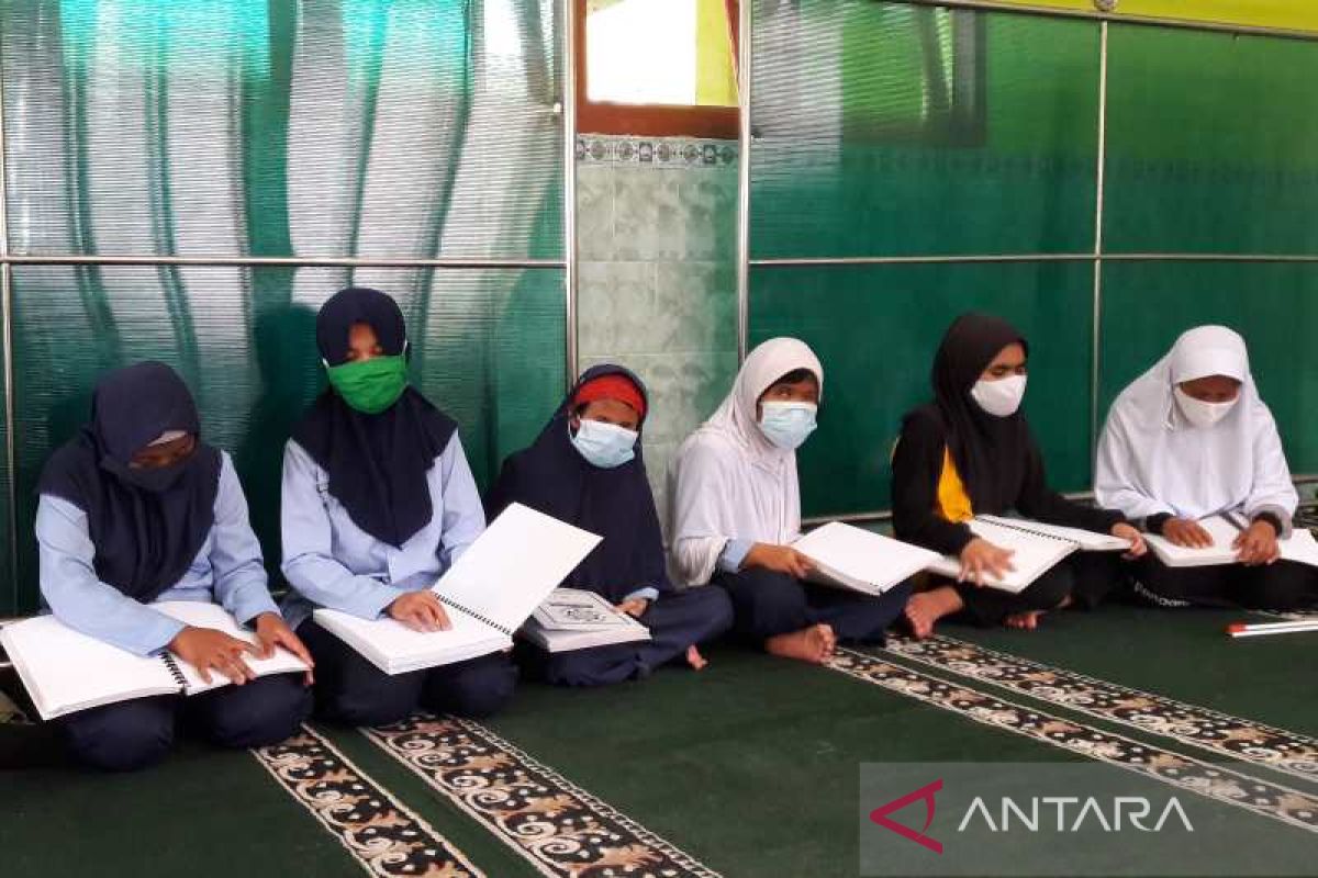 Temanggung: Visually impaired recite the Quran using Braille