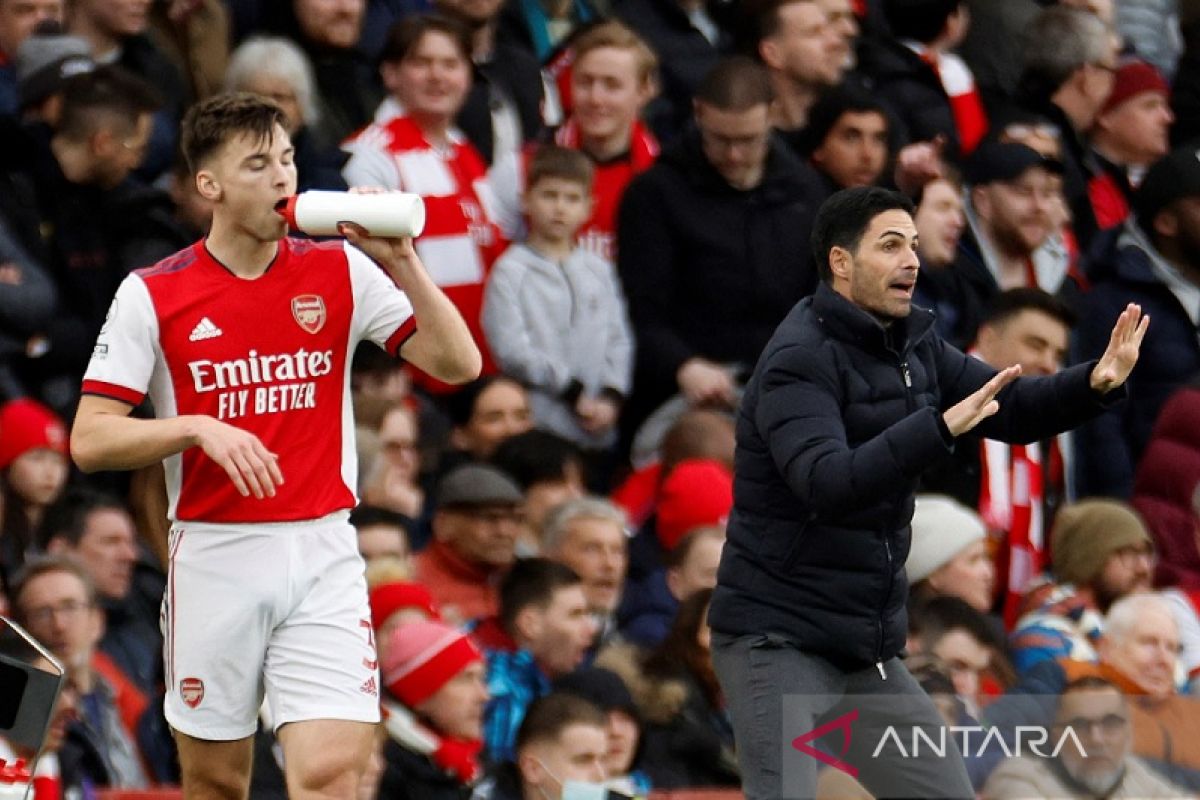 Mikel Arteta memberi isyarat negatif soal cedera yang diderita bek kiri Kieran Tierney