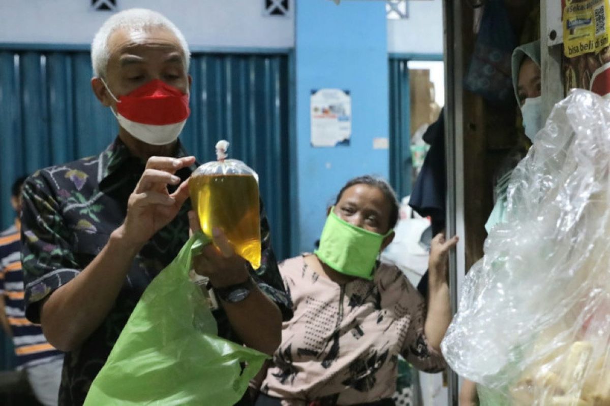 Ganjar temukan minyak goreng curah harga Rp22 ribu/liter di pasaran