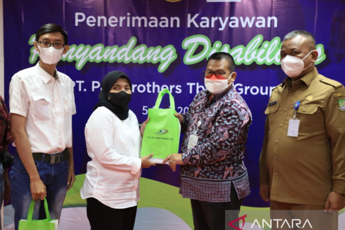 Disnaker: 20 penyandang disabilitas diterima kerja di PAN Brothers