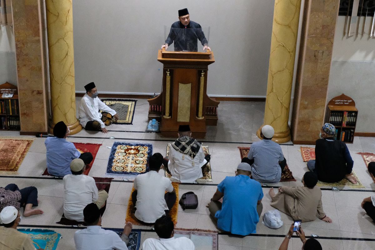 Ramadhan: Surabaya mayor asks people to comply with health protocols