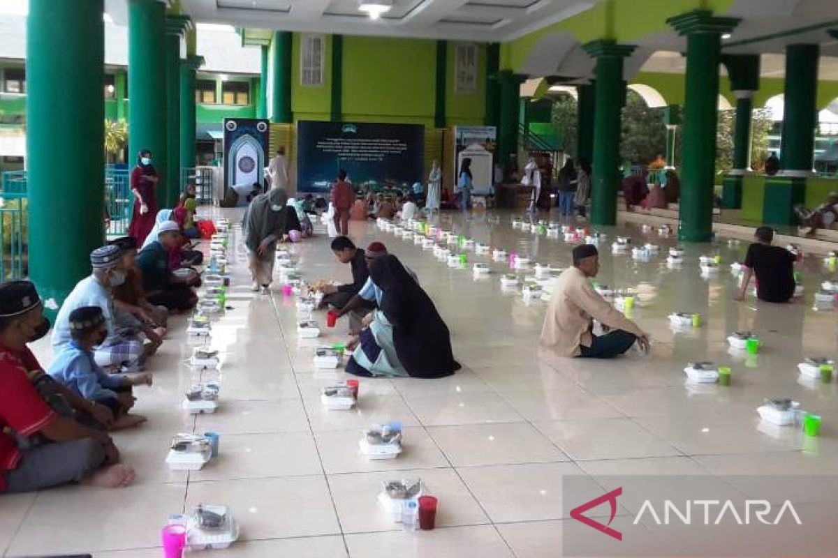 Masjid Agung Baiturrahman Biak sediakan 200 paket takjil buka puasa