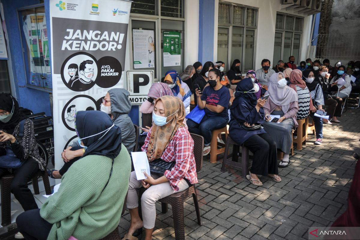 Kasus COVID-19 di Indonesia bertambah 2.400