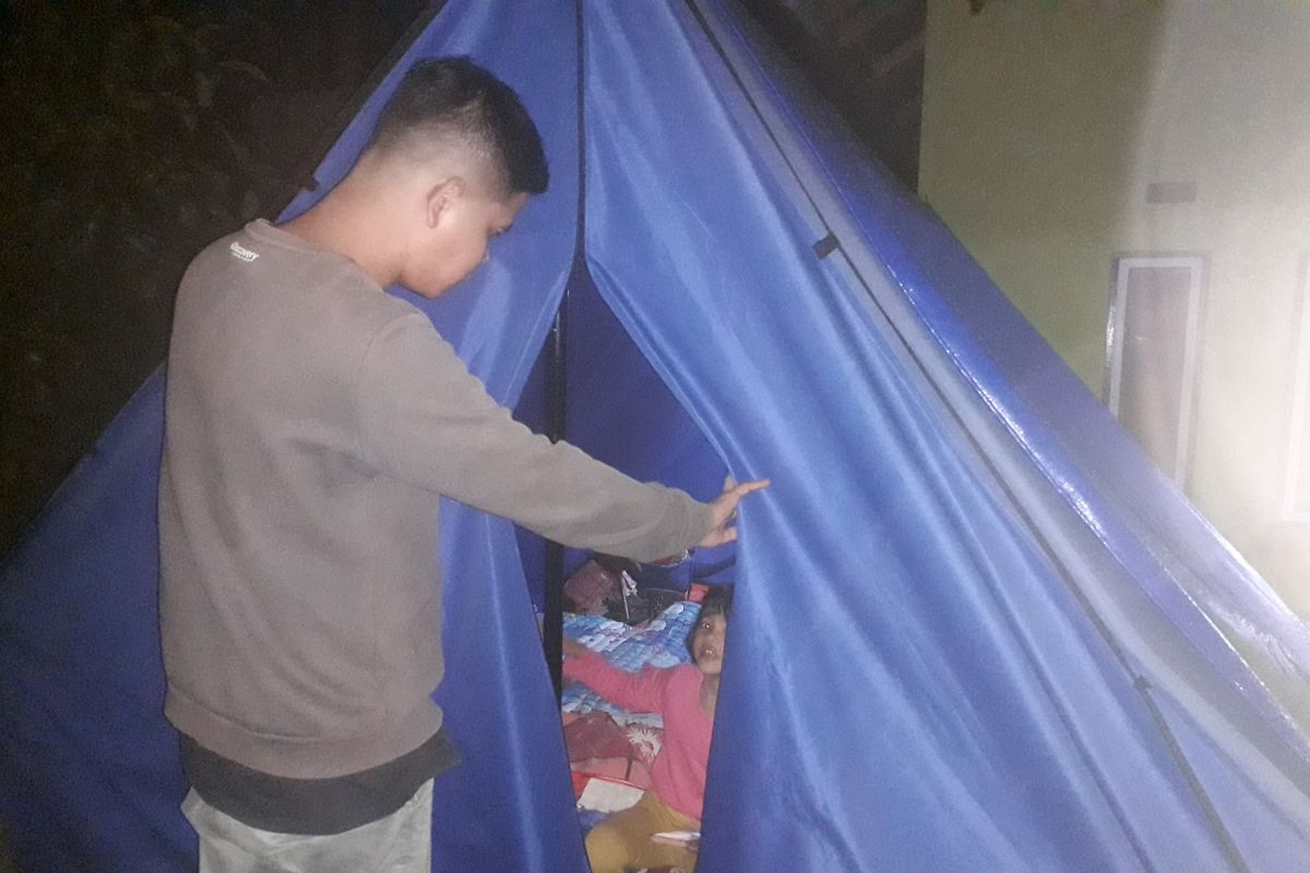 Korban gempa di Kajai Pasaman Barat masih tidur di tenda darurat