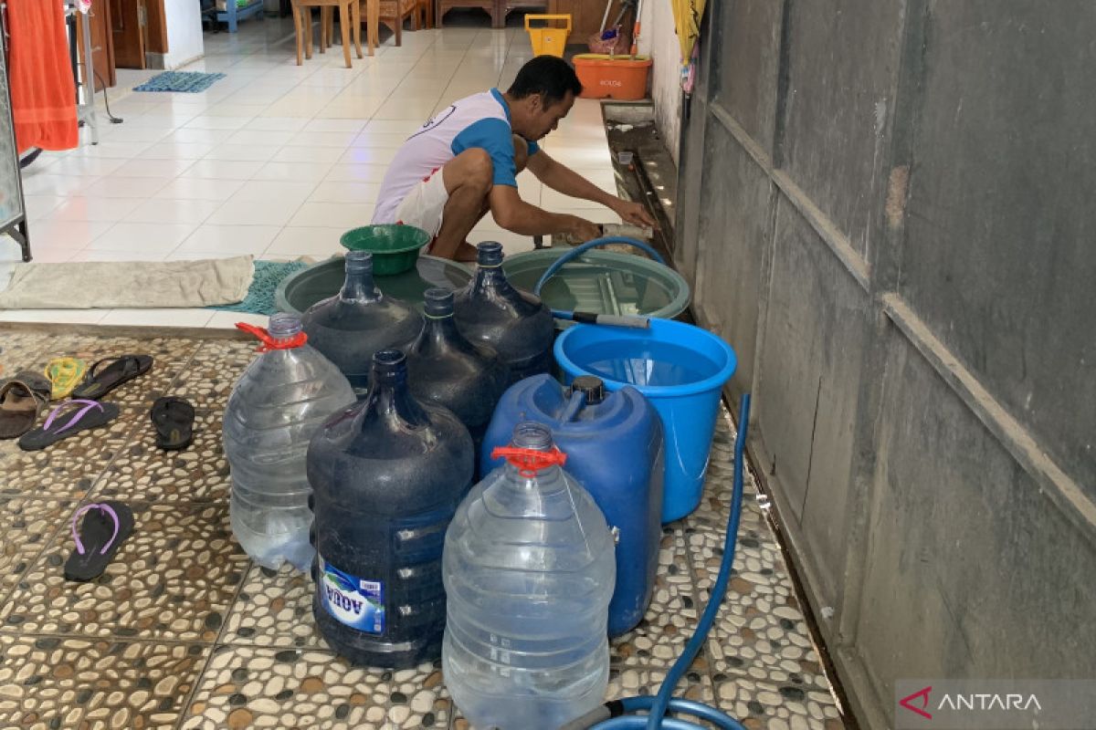 Puluhan keluarga di  Malang terdampak gangguan aliran air bersih