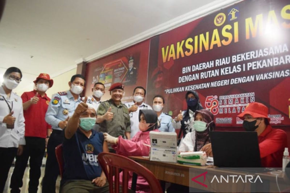 BIN Daerah - Kanwil Kemenkumham Riau percepat vaksinasi warga binaan
