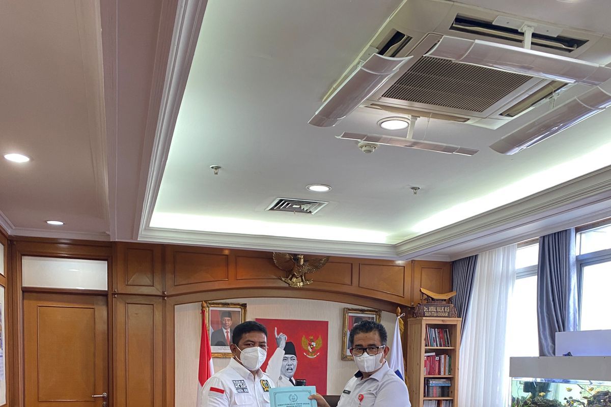 Ketua DPRD Banten serahkan usul pemberhentian gubernur wakil gubernur ke Presiden