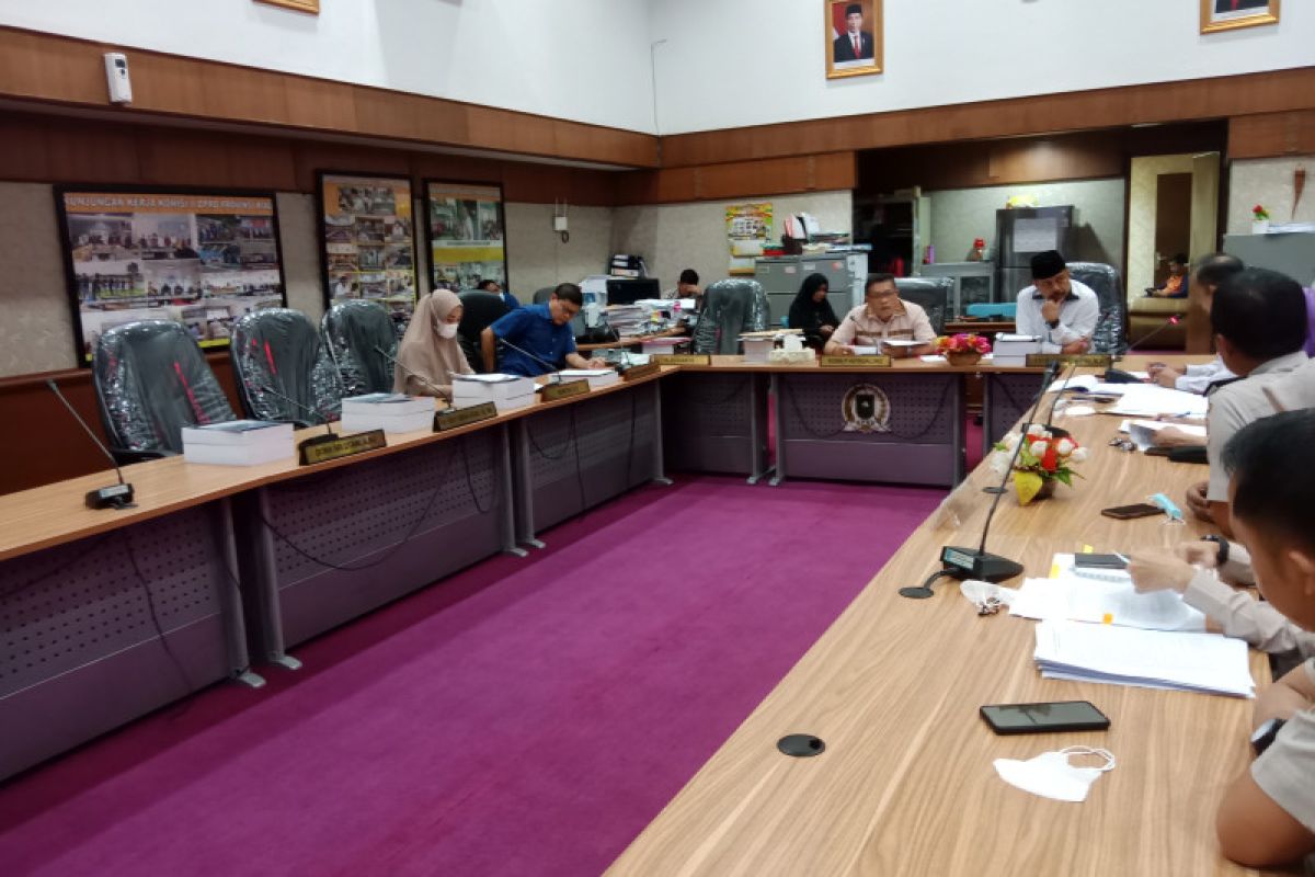 Distribusi bantuan sapi masyarakat terkendala wabah, DPRD Riau panggil Dinas Peternakan