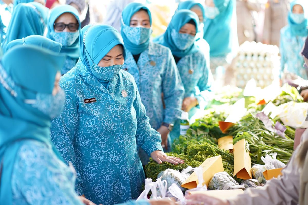 TP PKK Kalsel buka pasar murah pertama di Kotabaru