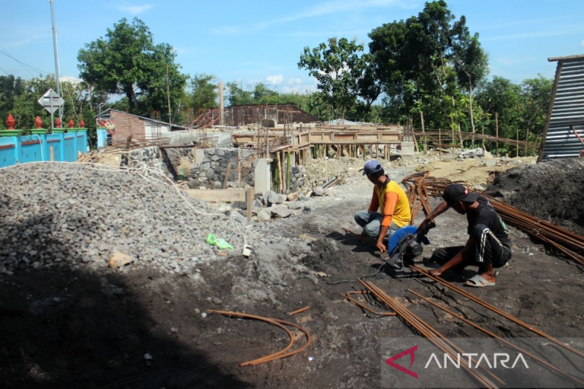Pembangunan masjid di Kowang Sragen tetap berjalan secara bertahap